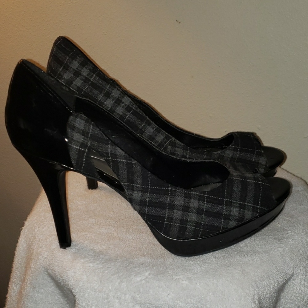 Apt.9 blk/gry wool/patent peep toes. Size 10